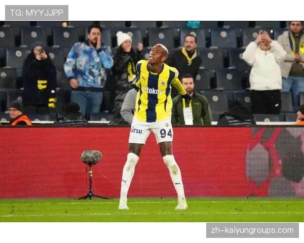 双前腰回撤提供更多出球角度,双前腰战术 双前腰回撤提供更多出球角度,双前腰战术